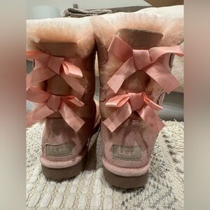 UGG Girl/Women's Bailey Bow Boots, Size 8, Light Pink RARE COLOR & STYLE!